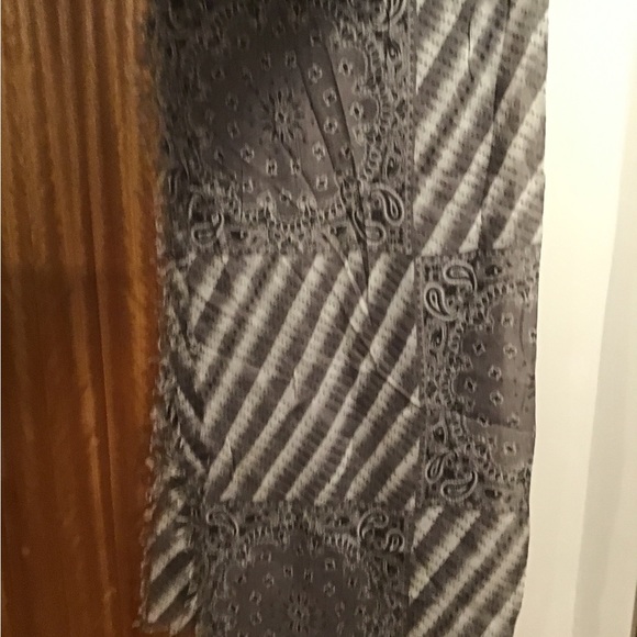 NWT Chan Luu bandana print viscose large shawl - Picture 7 of 9